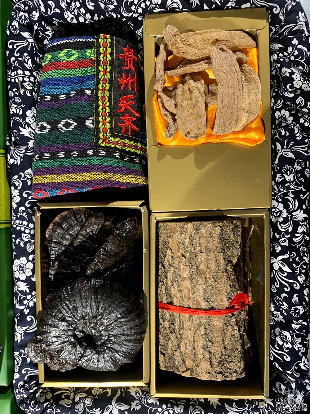 时政新闻眼丨​习近平在贵阳考察：进超市访社区 一枝一叶总关情